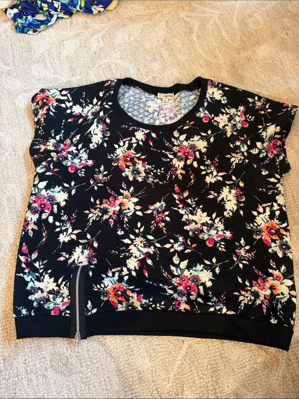 Lily White Black Floral Short-Sleeve Pullover Size XL